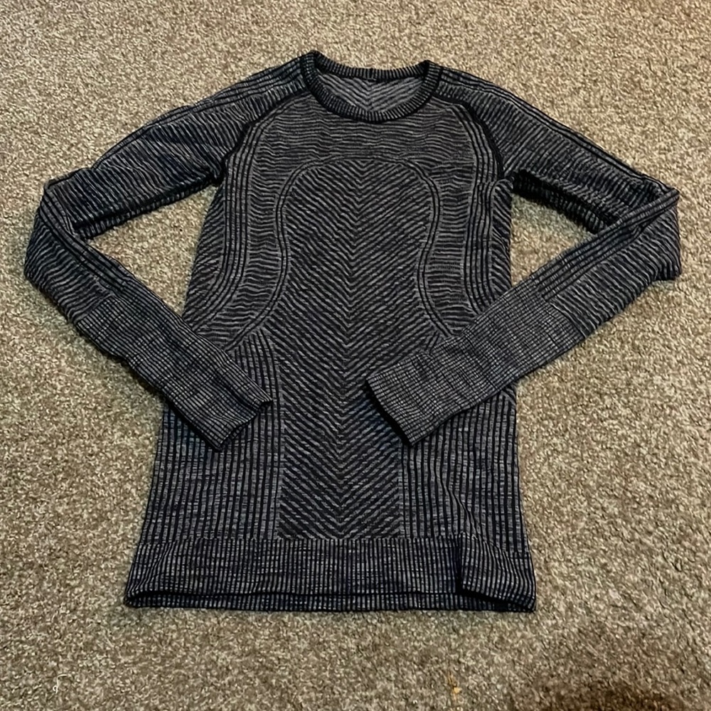 Lululemon top
